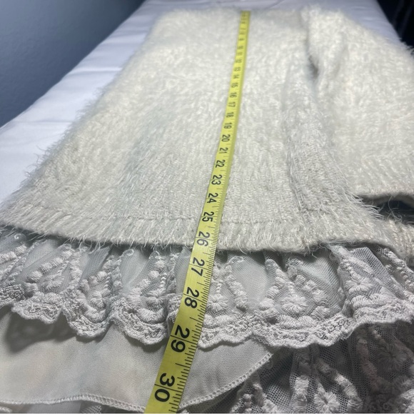 Altar’d State Ivory Fuzzy Knit Sweater w Lace Hem S/M - Picture 10 of 10